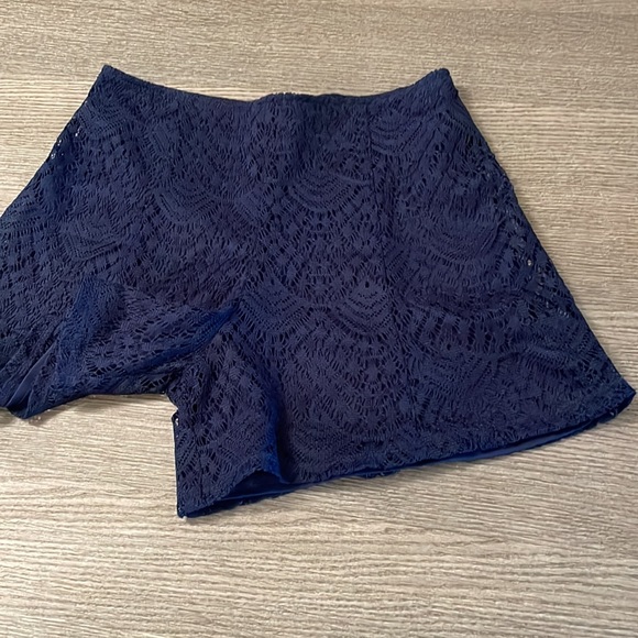 Shorts - Picture 2 of 6